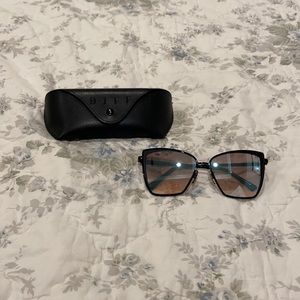 Diff sun glasses (Becky)